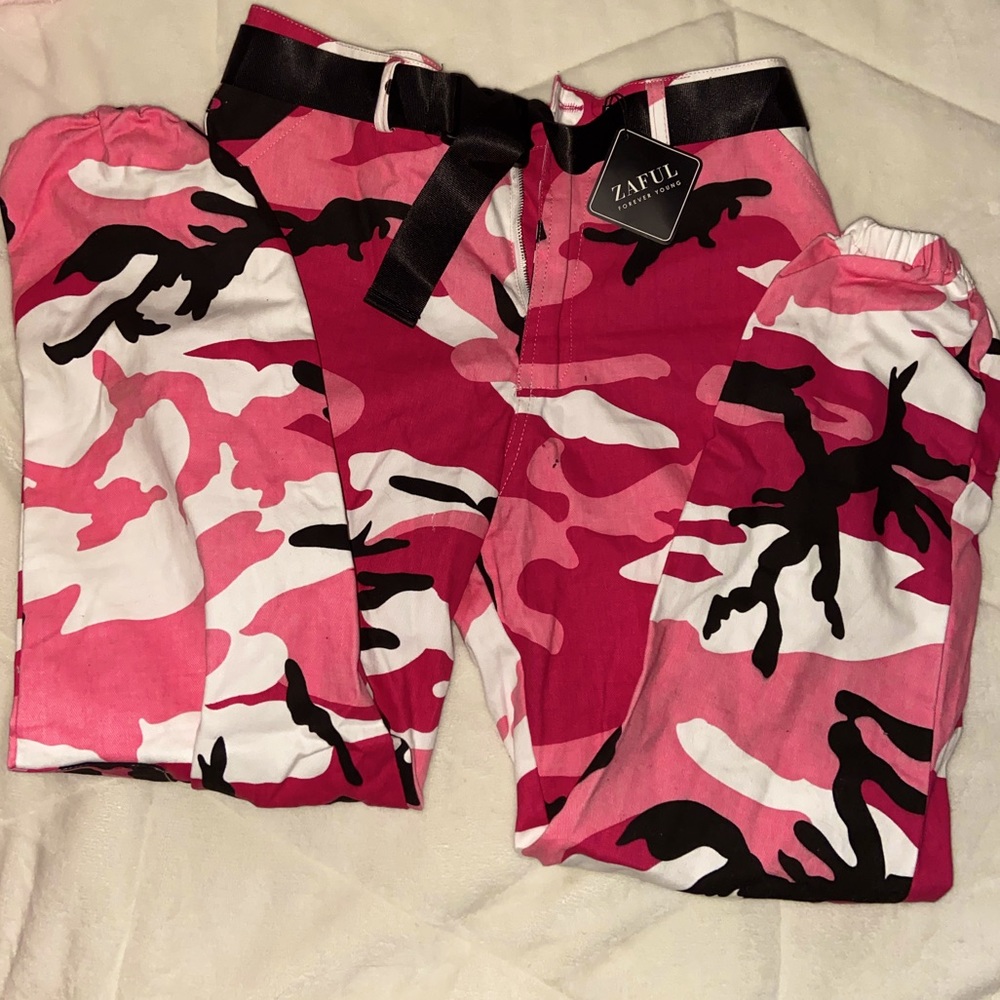 women’s pink camo cargo pants with belt